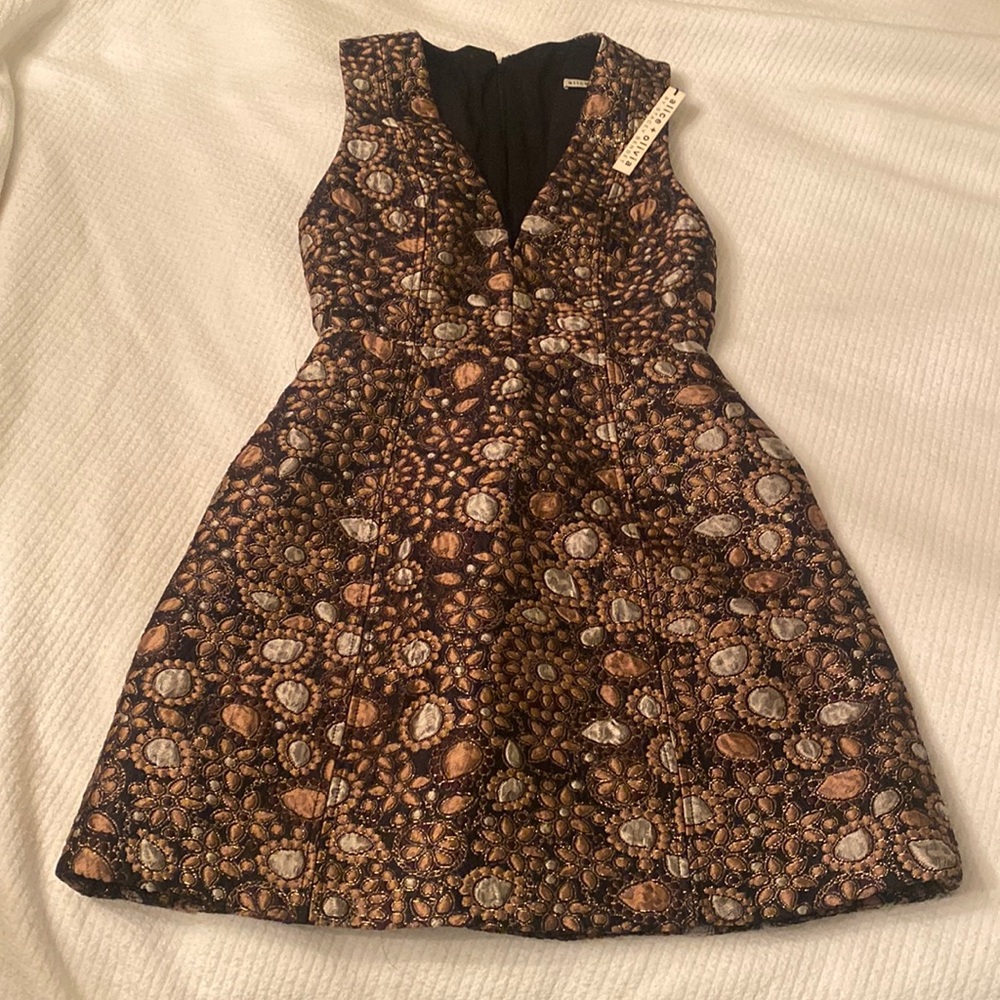 Alice and Olivia Pacey Low V lantern dress, size 2, gold multi, new with tags